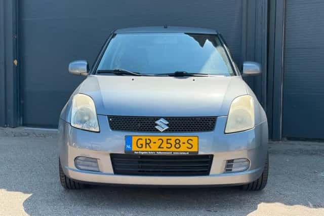 Suzuki Swift (2005) thumbnail 5