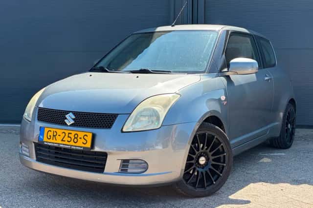 Suzuki Swift (2005) thumbnail 6