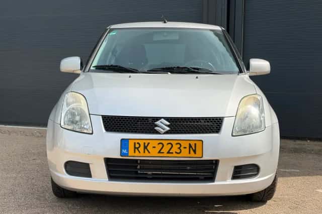 Suzuki Swift (2006) thumbnail 5
