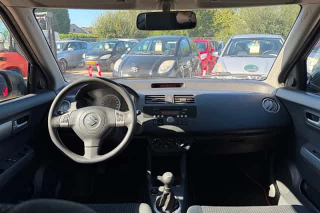 Suzuki Swift (2005) thumbnail 2