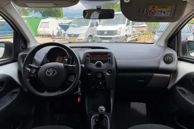 Toyota Aygo (2017) thumbnail 2