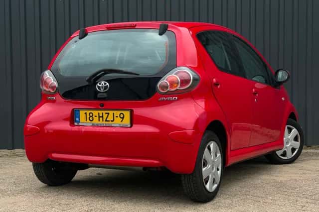 Toyota Aygo (2009) thumbnail 3
