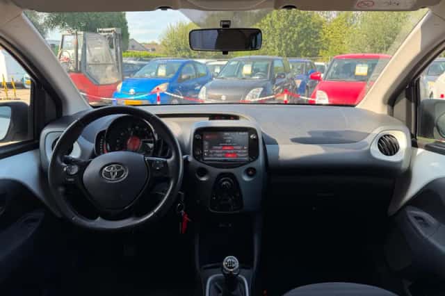 Toyota Aygo (2019) thumbnail 2