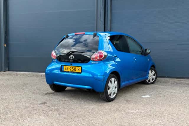 Toyota Aygo (2012) thumbnail 3