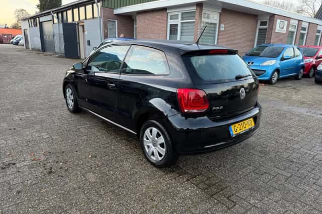 Volkswagen Polo (2012) thumbnail 2