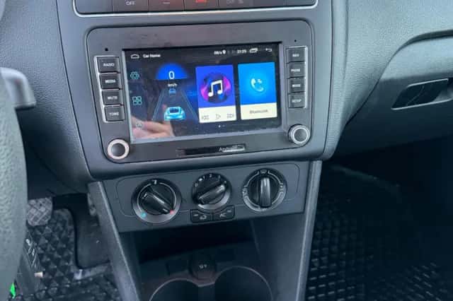 Volkswagen Polo (2012) thumbnail 6