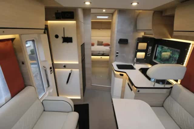 Rapido 696F (2024) thumbnail 6