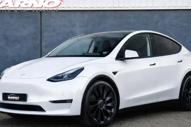 Tesla Model Y (2022) thumbnail 2