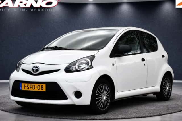 Toyota Aygo (2013) thumbnail 2