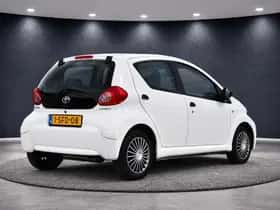 Toyota Aygo (2013) thumbnail 3