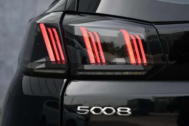 Peugeot 5008 (2021) thumbnail 16