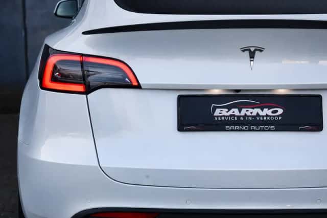Tesla Model Y (2022) thumbnail 12