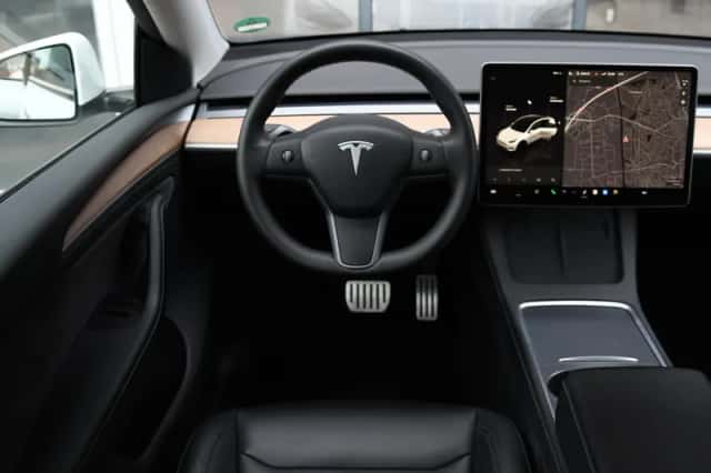 Tesla Model Y (2022) thumbnail 22