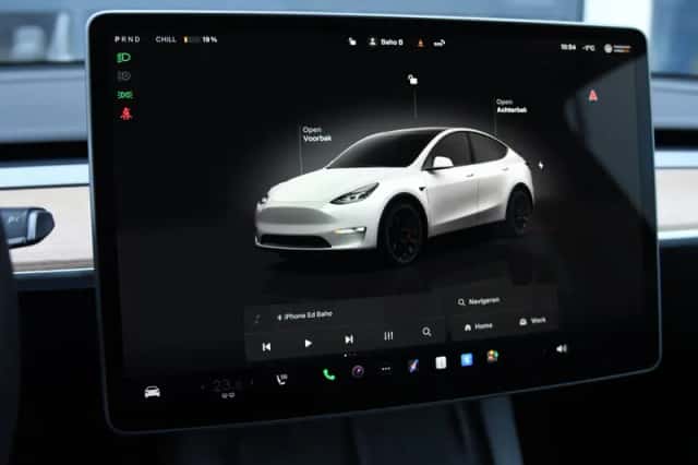 Tesla Model Y (2022) thumbnail 28