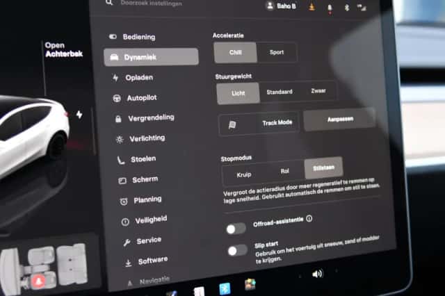 Tesla Model Y (2022) thumbnail 34