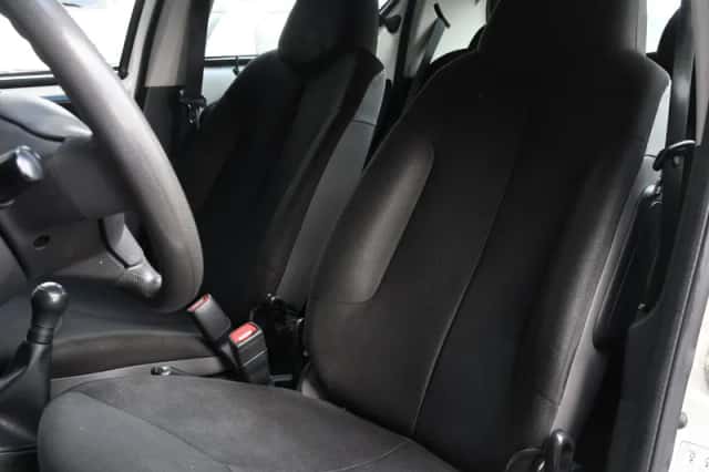 Toyota Aygo (2013) thumbnail 11