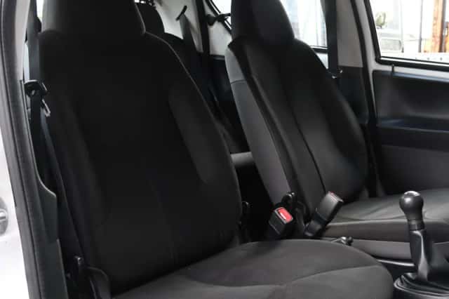Toyota Aygo (2013) thumbnail 12