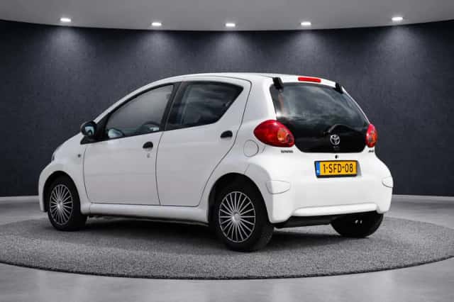 Toyota Aygo (2013) thumbnail 5