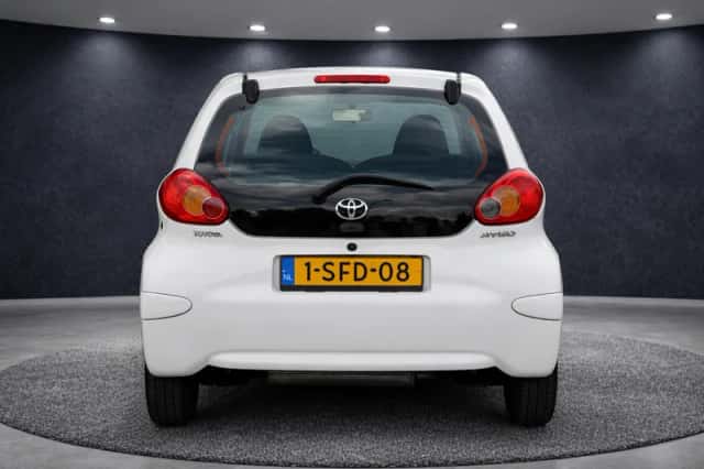 Toyota Aygo (2013) thumbnail 7