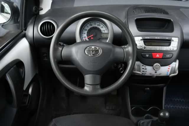Toyota Aygo (2013) thumbnail 9