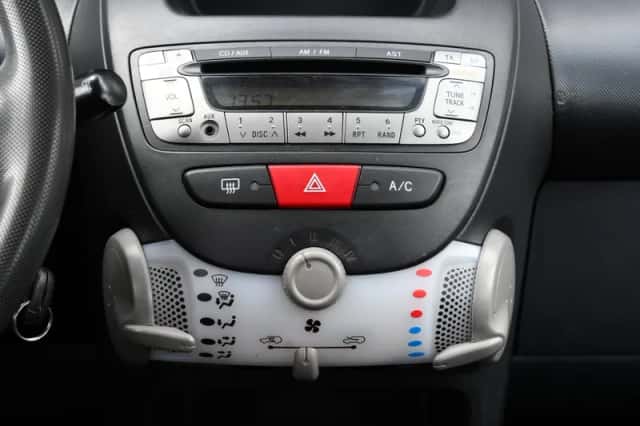 Toyota Aygo (2013) thumbnail 10