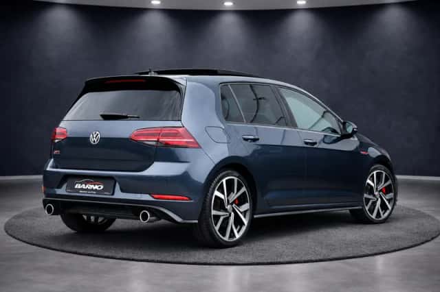 Volkswagen Golf (2019) thumbnail 2