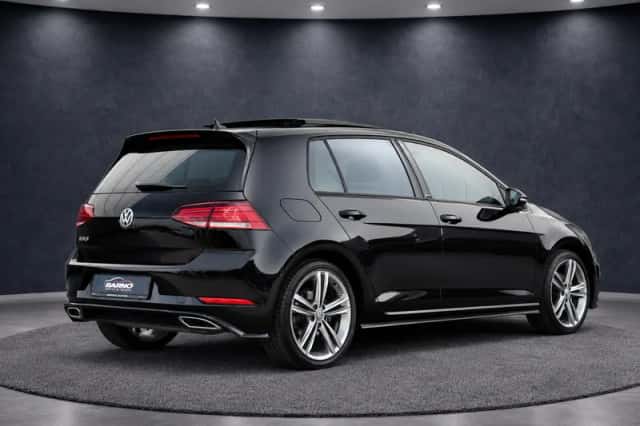 Volkswagen Golf (2018) thumbnail 2