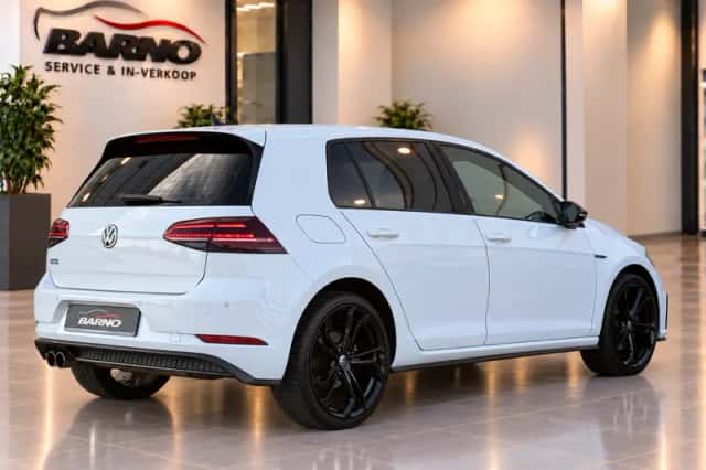 Volkswagen Golf (2018) thumbnail 2
