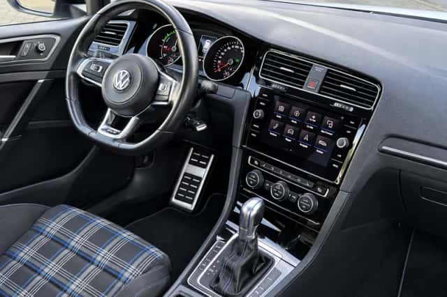 Volkswagen Golf (2018) thumbnail 3