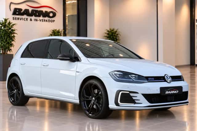Volkswagen Golf (2018) thumbnail 4