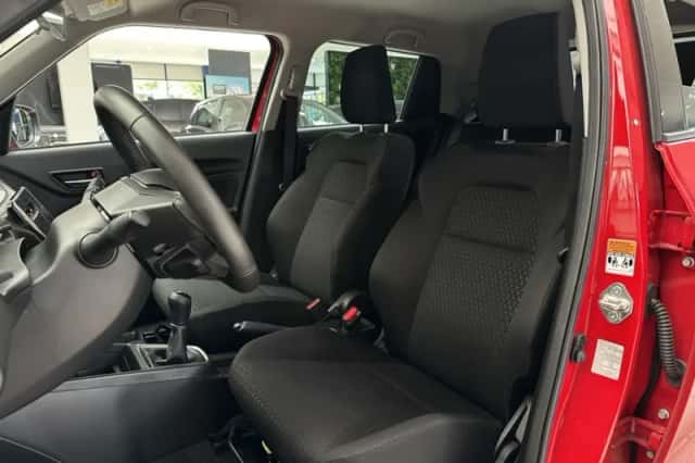 Suzuki Swift (2023) thumbnail 4