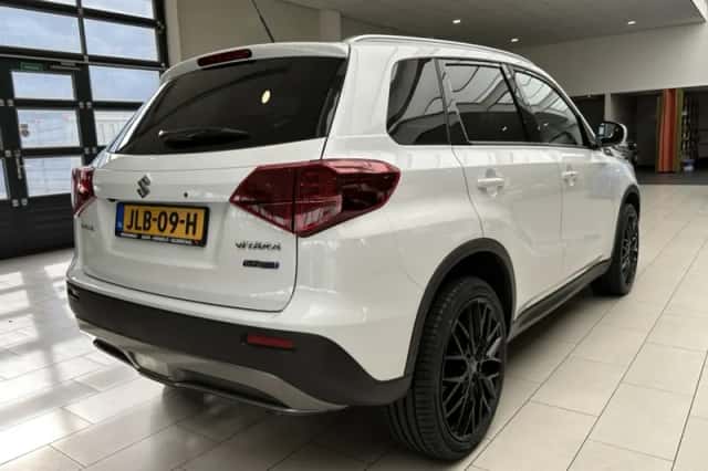 Suzuki Vitara (2023) thumbnail 3