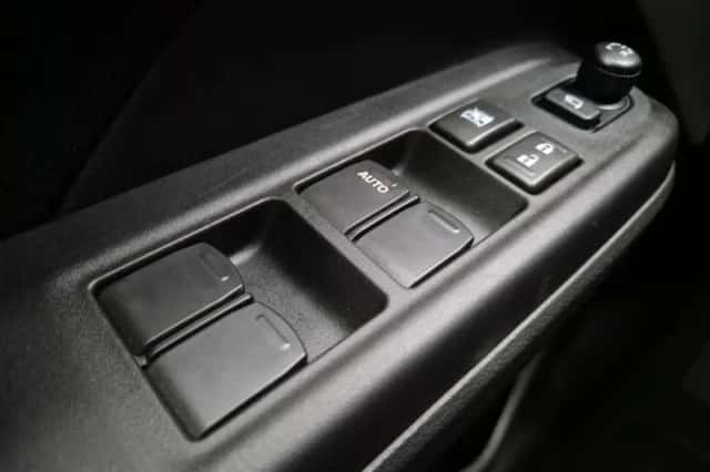 Suzuki Swift (2025) thumbnail 23