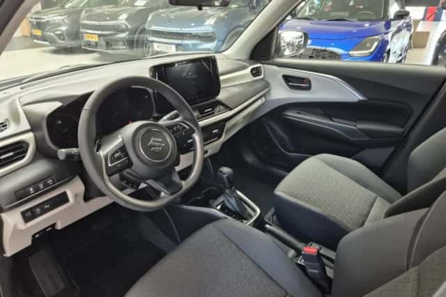 Suzuki Swift (2025) thumbnail 4