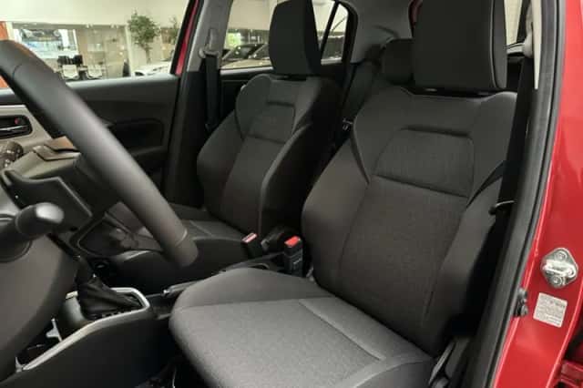 Suzuki Swift (2025) thumbnail 4