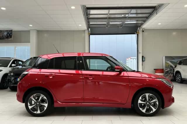 Suzuki Swift (2025) thumbnail 9