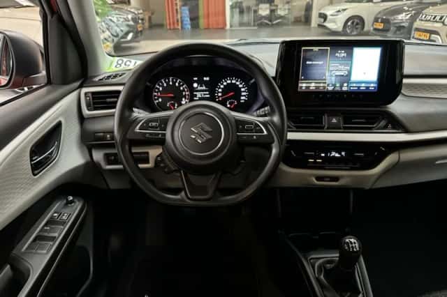 Suzuki Swift (2025) thumbnail 2