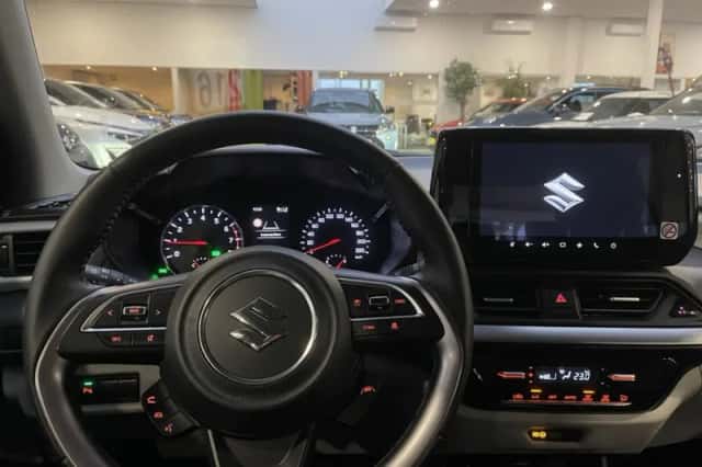 Suzuki Swift (2025) thumbnail 3