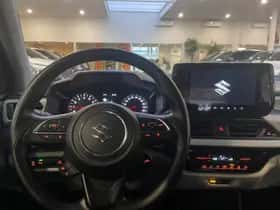 Suzuki Swift (2024) thumbnail 2