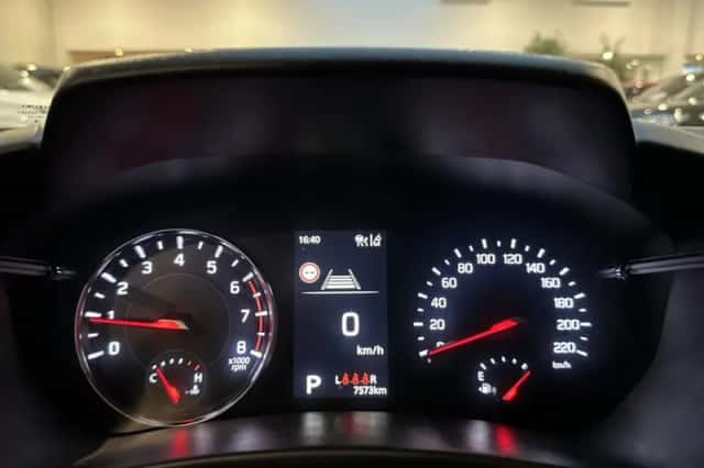 Suzuki Swift (2025) thumbnail 10
