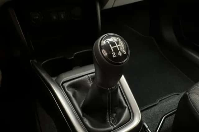 Suzuki Swift (2025) thumbnail 16