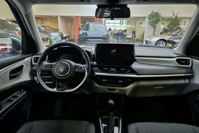 Suzuki Swift (2025) thumbnail 2