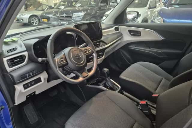 Suzuki Swift (2025) thumbnail 4