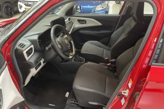 Suzuki Swift (2025) thumbnail 3