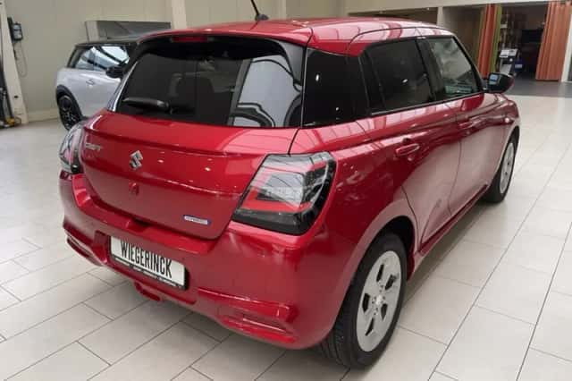 Suzuki Swift (2025) thumbnail 4