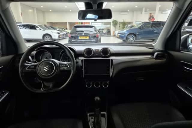 Suzuki Swift (2023) thumbnail 2