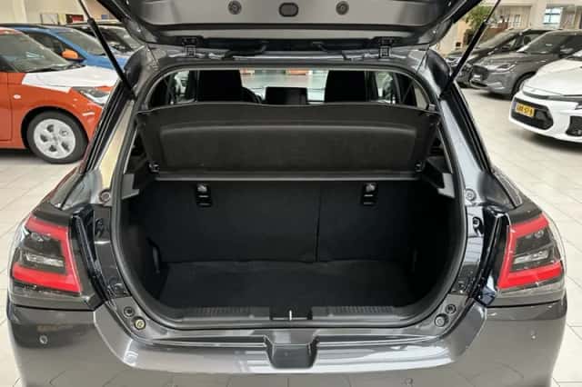 Suzuki Swift (2025) thumbnail 8