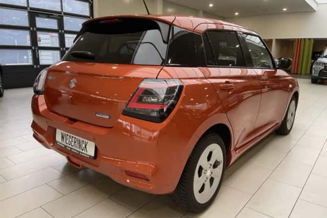 Suzuki Swift (2025) thumbnail 3