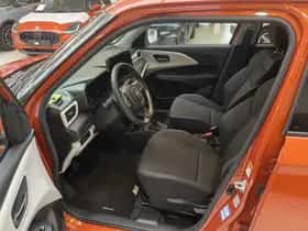 Suzuki Swift (2025) thumbnail 4