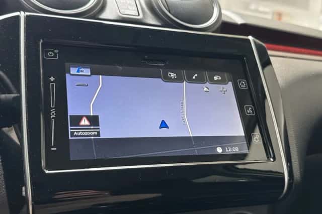 Suzuki Swift (2022) thumbnail 12